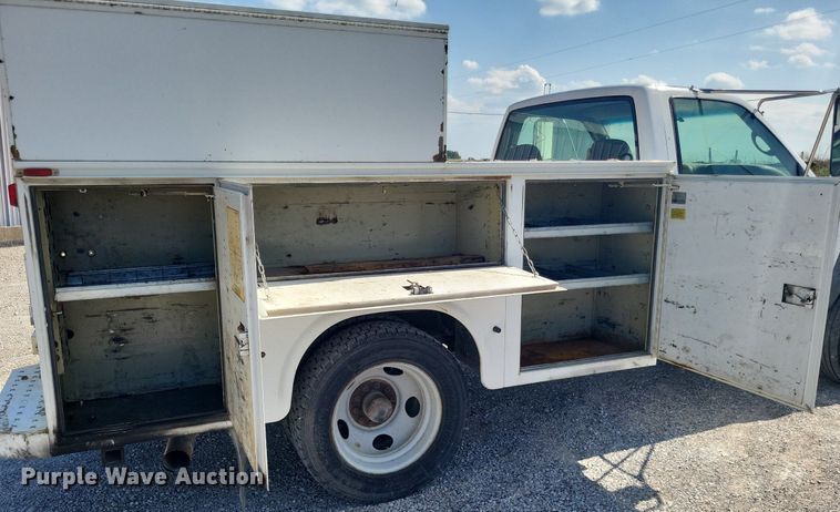 image for item DO4687 2000 Chevrolet C3500HD  utility bed pickup truck