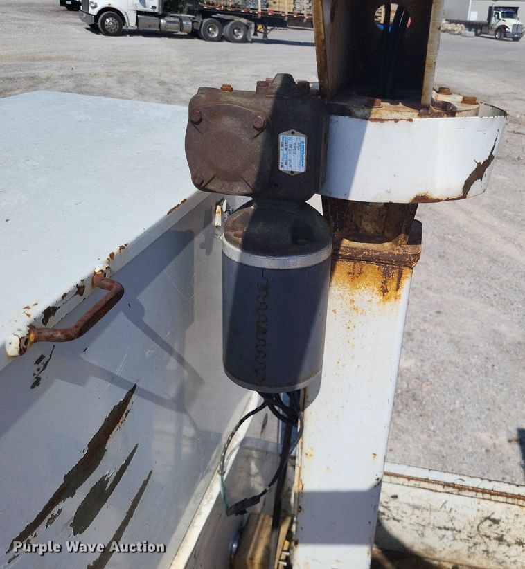 image for item DO4687 2000 Chevrolet C3500HD  utility bed pickup truck