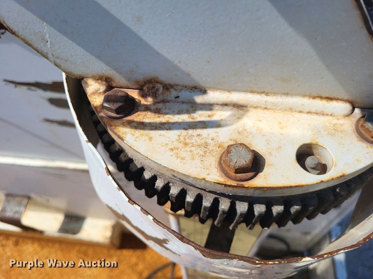 image for item DO4687 2000 Chevrolet C3500HD  utility bed pickup truck