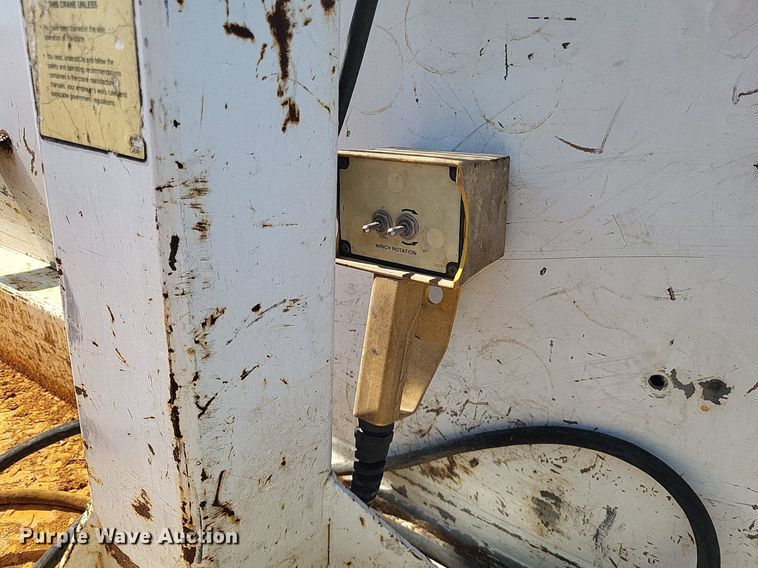 image for item DO4687 2000 Chevrolet C3500HD  utility bed pickup truck