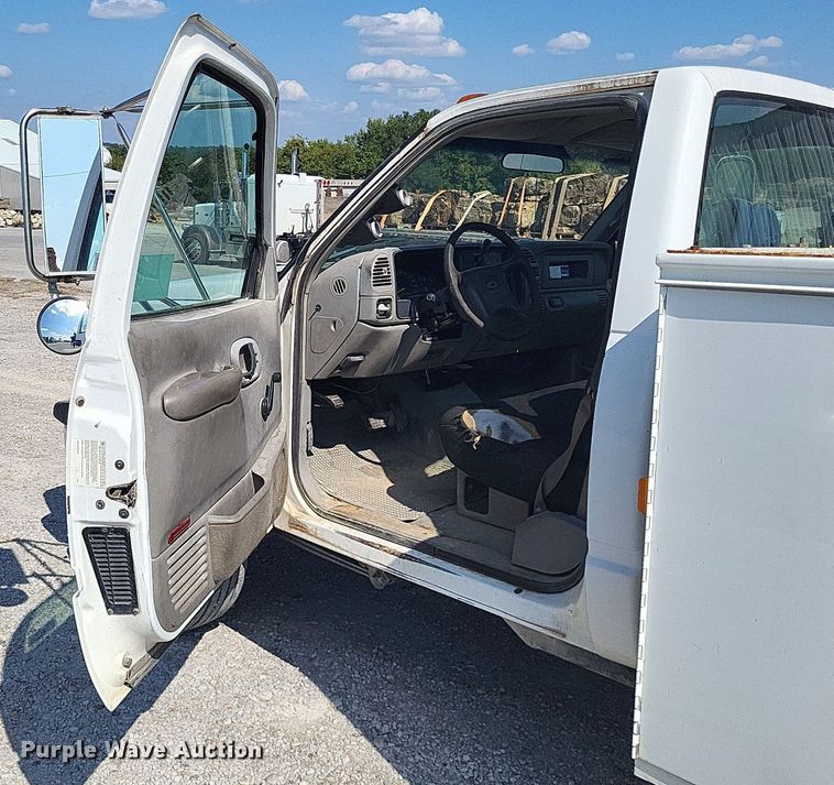 image for item DO4687 2000 Chevrolet C3500HD  utility bed pickup truck