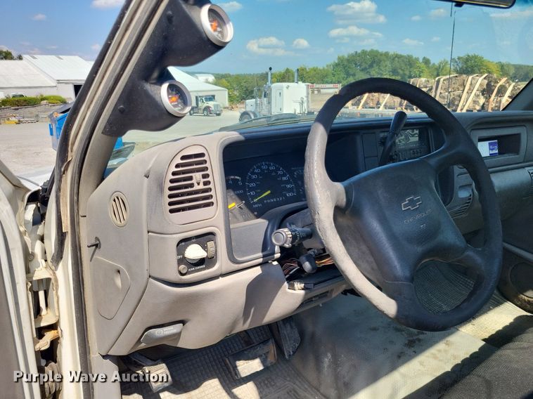 image for item DO4687 2000 Chevrolet C3500HD  utility bed pickup truck