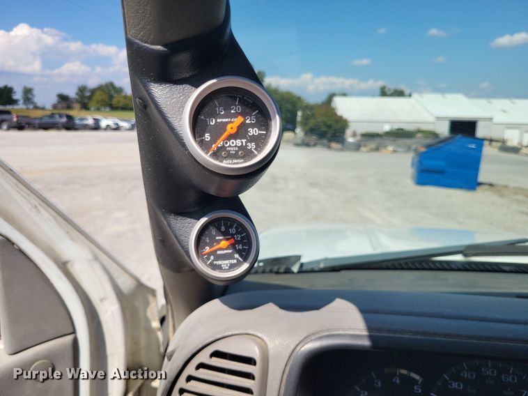 image for item DO4687 2000 Chevrolet C3500HD  utility bed pickup truck