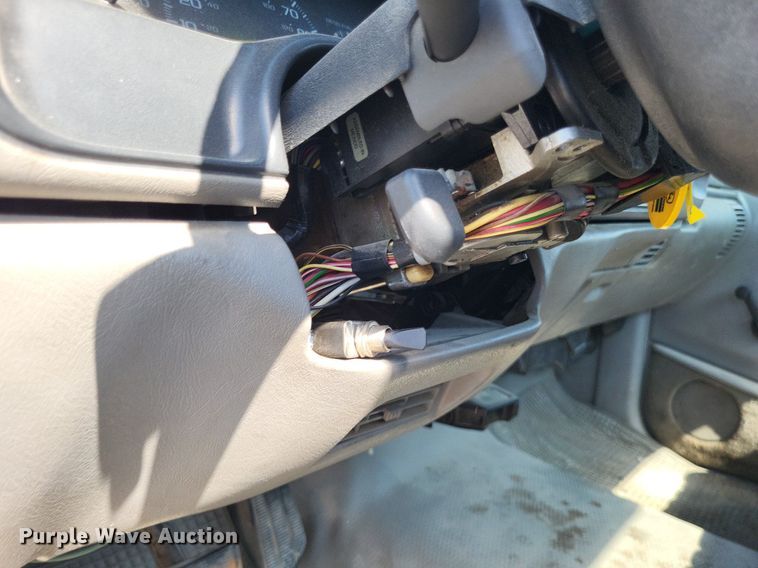 image for item DO4687 2000 Chevrolet C3500HD  utility bed pickup truck