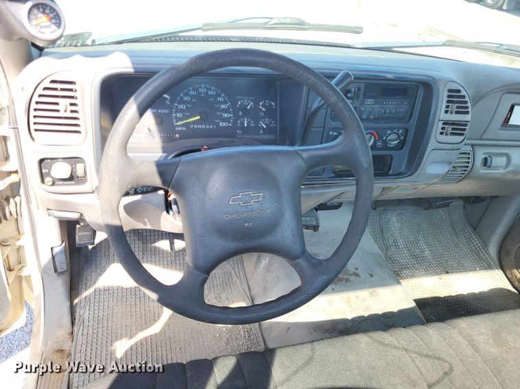 image for item DO4687 2000 Chevrolet C3500HD  utility bed pickup truck