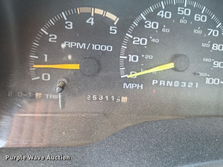 image for item DO4687 2000 Chevrolet C3500HD  utility bed pickup truck