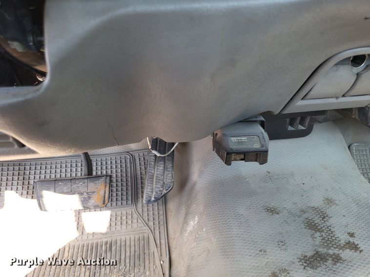 image for item DO4687 2000 Chevrolet C3500HD  utility bed pickup truck