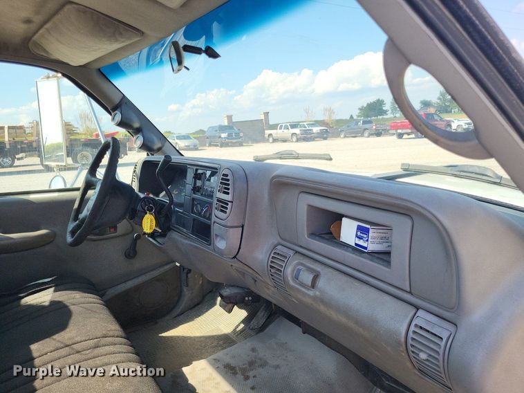 image for item DO4687 2000 Chevrolet C3500HD  utility bed pickup truck