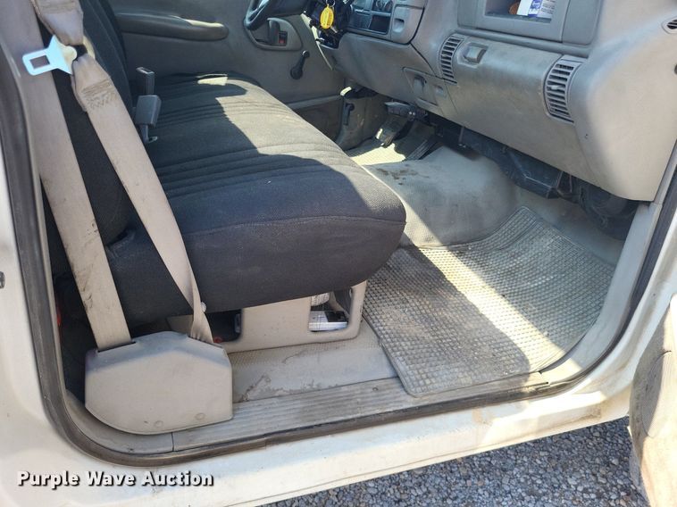 image for item DO4687 2000 Chevrolet C3500HD  utility bed pickup truck