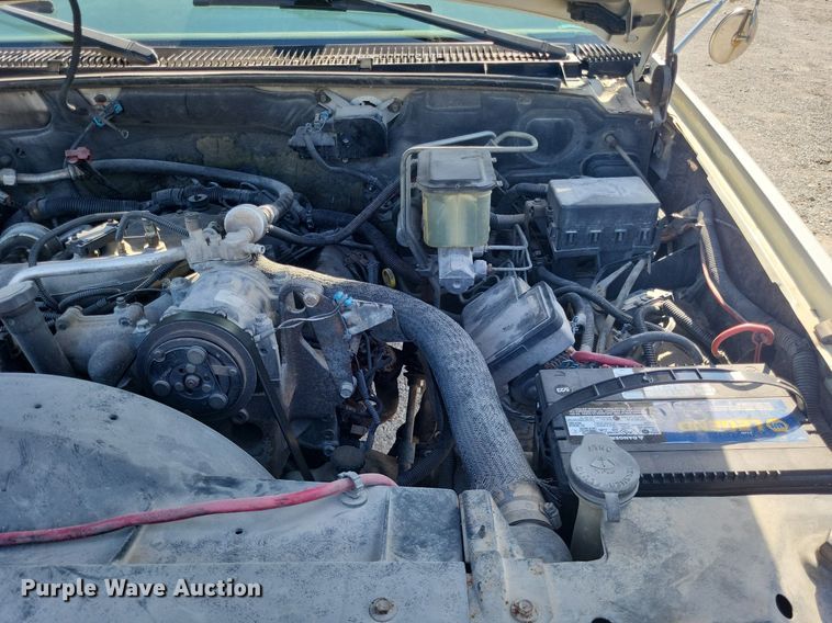 image for item DO4687 2000 Chevrolet C3500HD  utility bed pickup truck