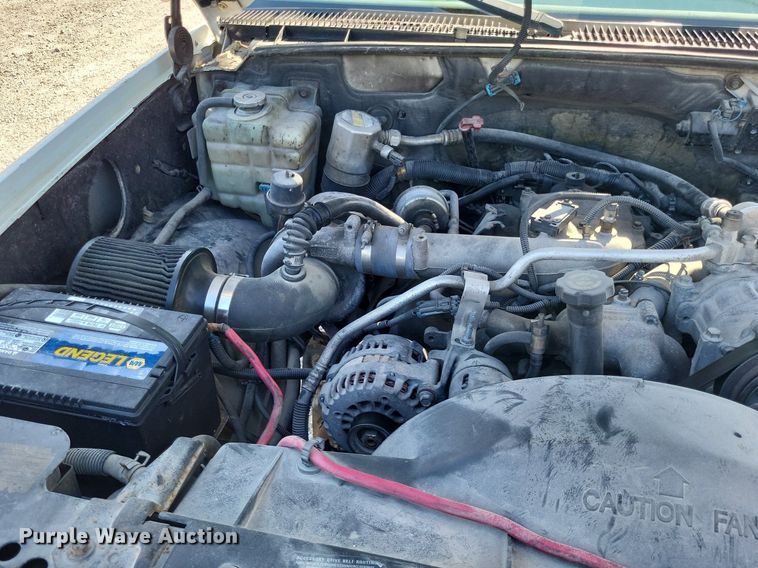 image for item DO4687 2000 Chevrolet C3500HD  utility bed pickup truck