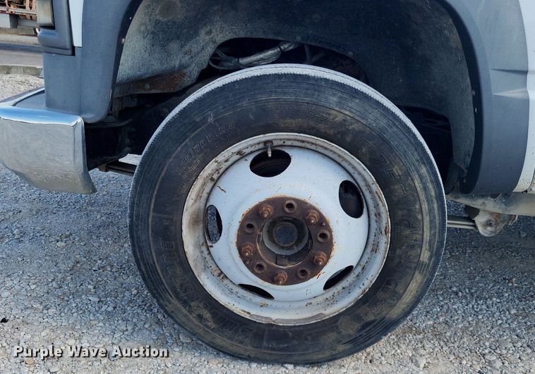 image for item DO4687 2000 Chevrolet C3500HD  utility bed pickup truck