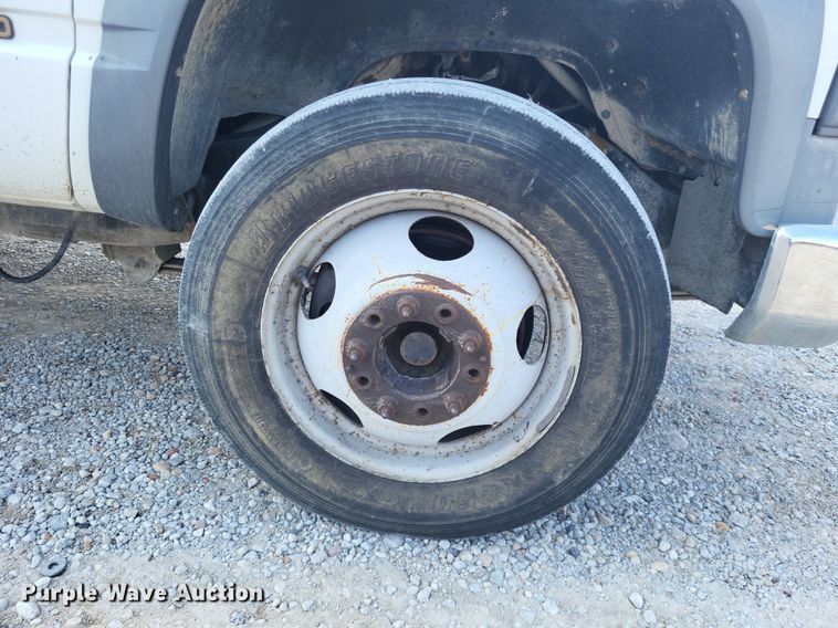 image for item DO4687 2000 Chevrolet C3500HD  utility bed pickup truck