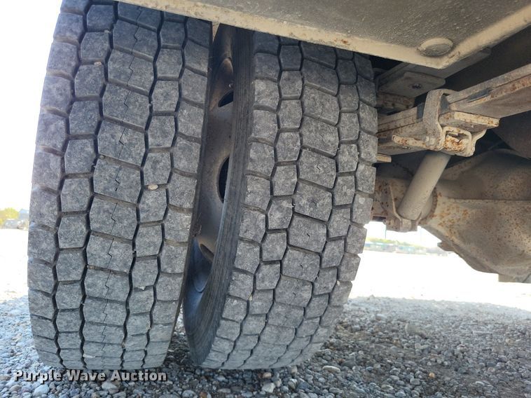 image for item DO4687 2000 Chevrolet C3500HD  utility bed pickup truck