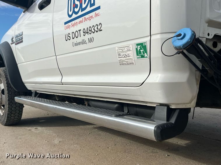 image for item DP2068 2016 Dodge Ram 5500 Heavy Duty  truck cab and chassis