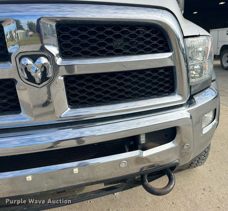 image for item DP2068 2016 Dodge Ram 5500 Heavy Duty  truck cab and chassis