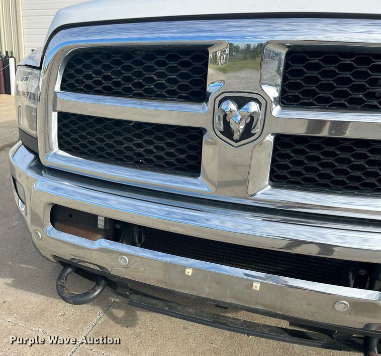image for item DP2068 2016 Dodge Ram 5500 Heavy Duty  truck cab and chassis