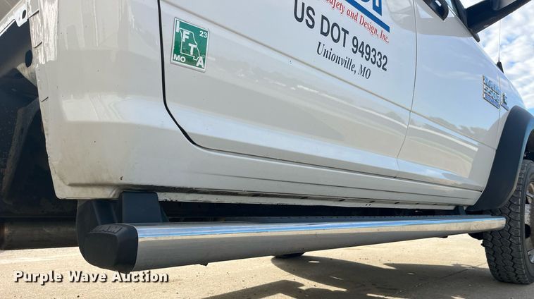 image for item DP2068 2016 Dodge Ram 5500 Heavy Duty  truck cab and chassis