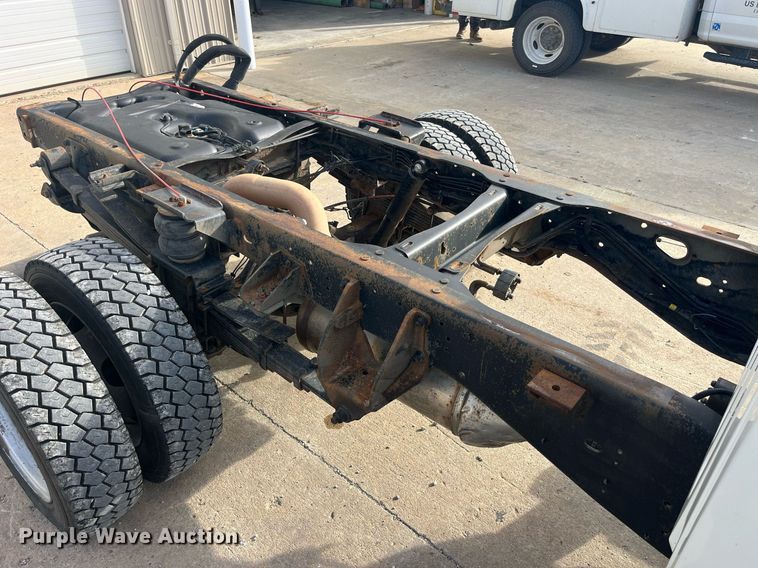 image for item DP2068 2016 Dodge Ram 5500 Heavy Duty  truck cab and chassis