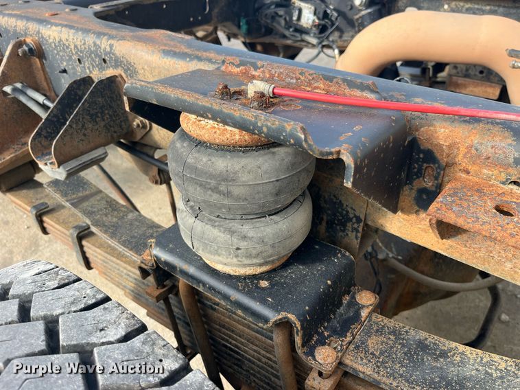 image for item DP2068 2016 Dodge Ram 5500 Heavy Duty  truck cab and chassis