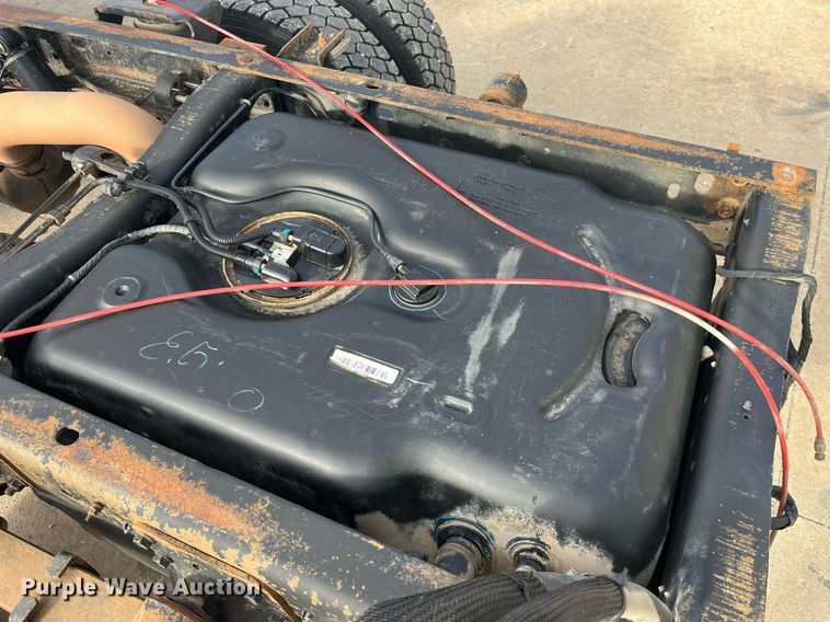 image for item DP2068 2016 Dodge Ram 5500 Heavy Duty  truck cab and chassis