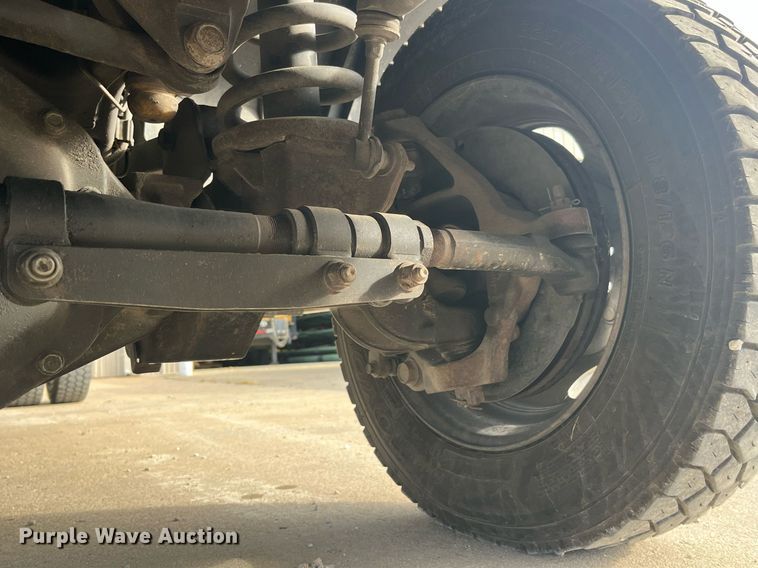 image for item DP2068 2016 Dodge Ram 5500 Heavy Duty  truck cab and chassis