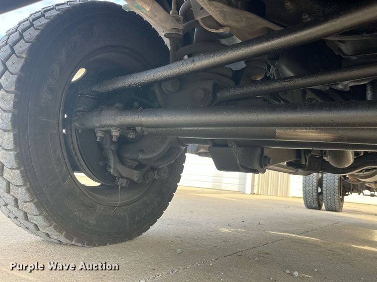 image for item DP2068 2016 Dodge Ram 5500 Heavy Duty  truck cab and chassis