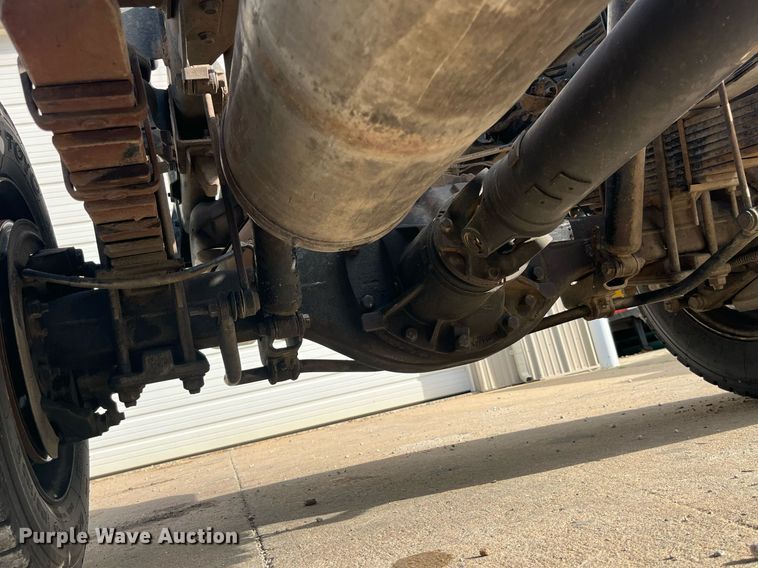 image for item DP2068 2016 Dodge Ram 5500 Heavy Duty  truck cab and chassis