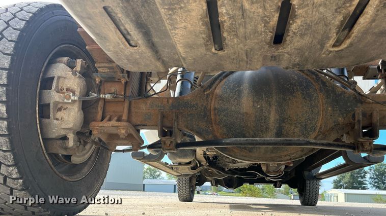 image for item DP2068 2016 Dodge Ram 5500 Heavy Duty  truck cab and chassis