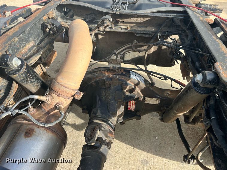 image for item DP2068 2016 Dodge Ram 5500 Heavy Duty  truck cab and chassis