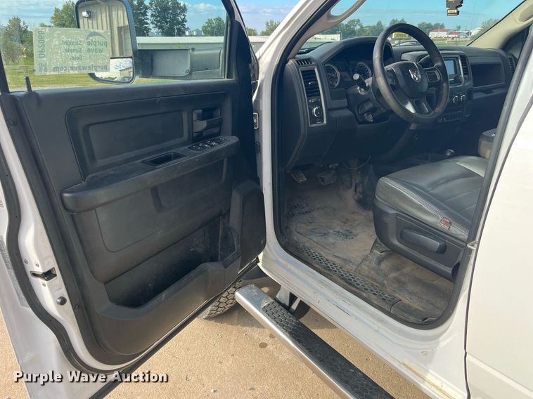 image for item DP2068 2016 Dodge Ram 5500 Heavy Duty  truck cab and chassis