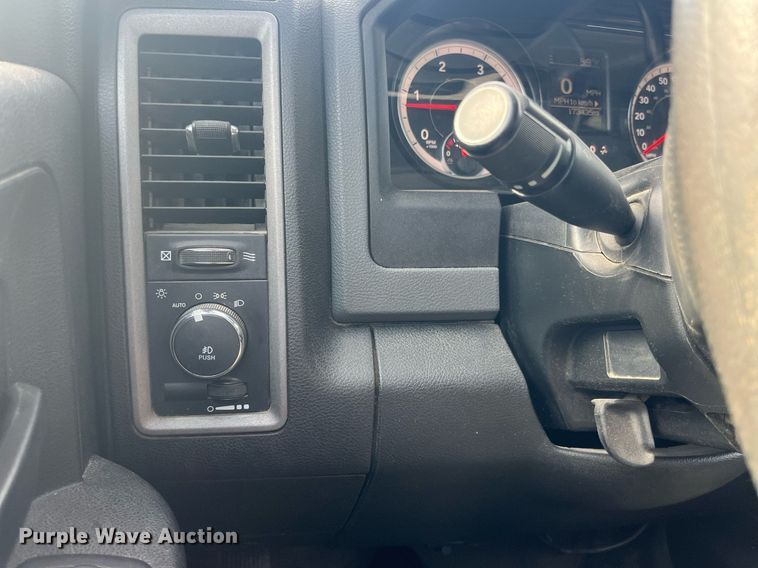 image for item DP2068 2016 Dodge Ram 5500 Heavy Duty  truck cab and chassis