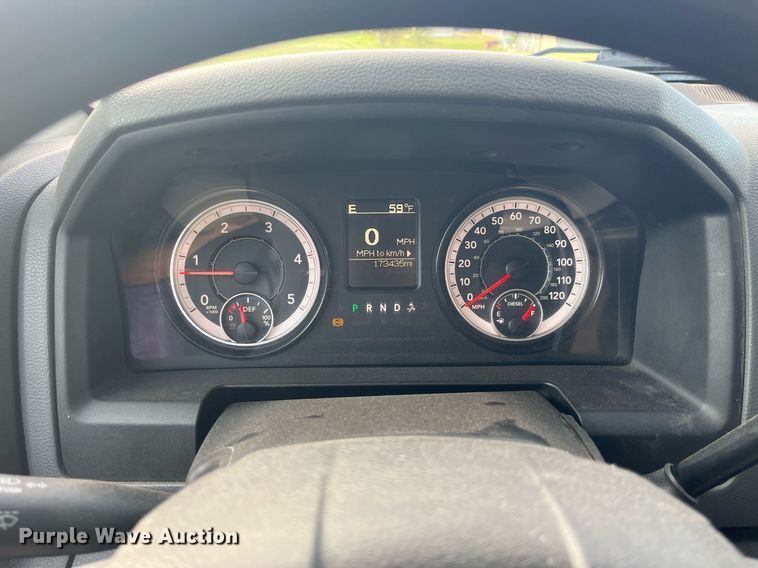 image for item DP2068 2016 Dodge Ram 5500 Heavy Duty  truck cab and chassis