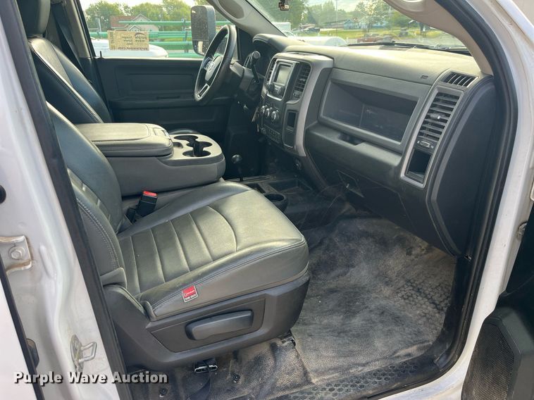 image for item DP2068 2016 Dodge Ram 5500 Heavy Duty  truck cab and chassis