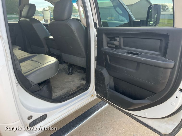 image for item DP2068 2016 Dodge Ram 5500 Heavy Duty  truck cab and chassis