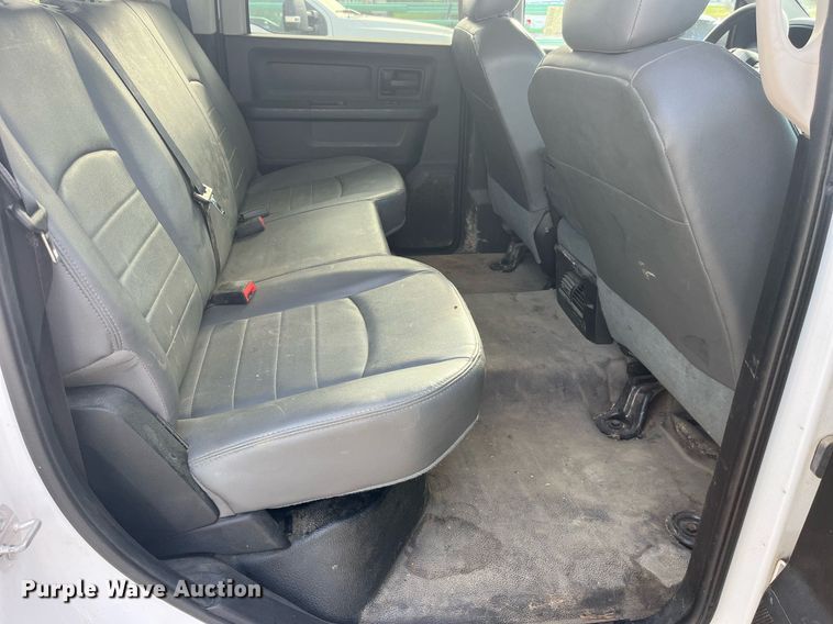 image for item DP2068 2016 Dodge Ram 5500 Heavy Duty  truck cab and chassis