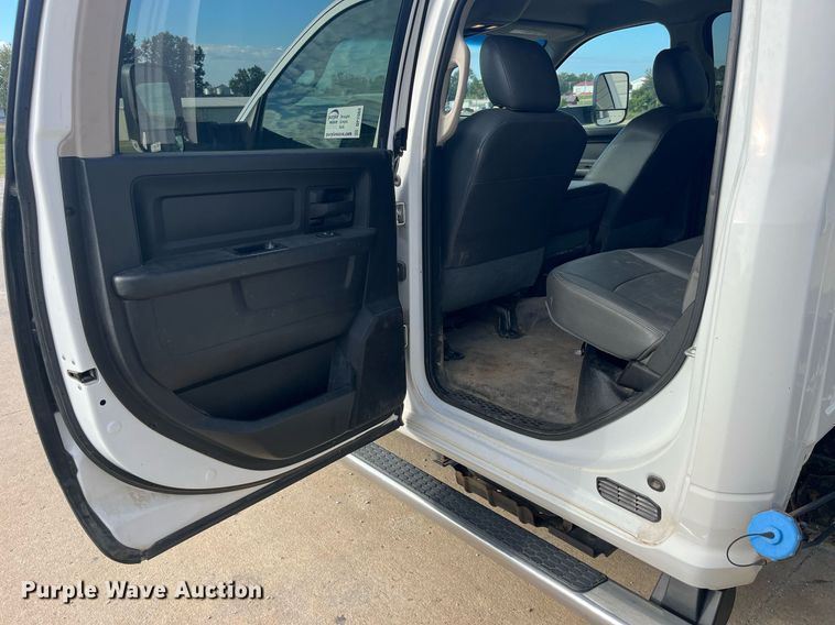 image for item DP2068 2016 Dodge Ram 5500 Heavy Duty  truck cab and chassis