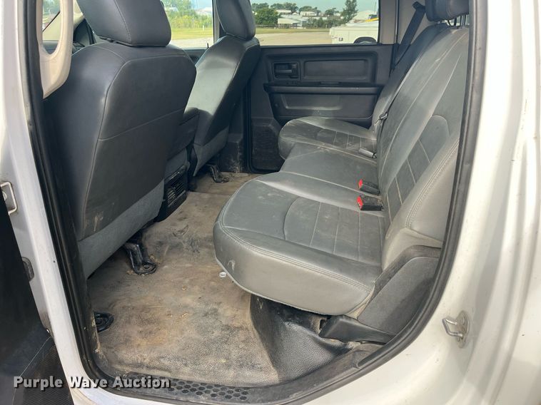 image for item DP2068 2016 Dodge Ram 5500 Heavy Duty  truck cab and chassis