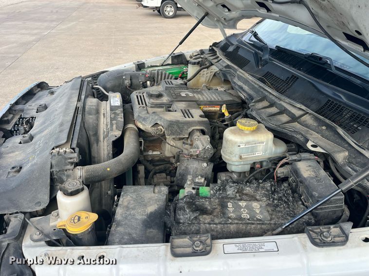 image for item DP2068 2016 Dodge Ram 5500 Heavy Duty  truck cab and chassis