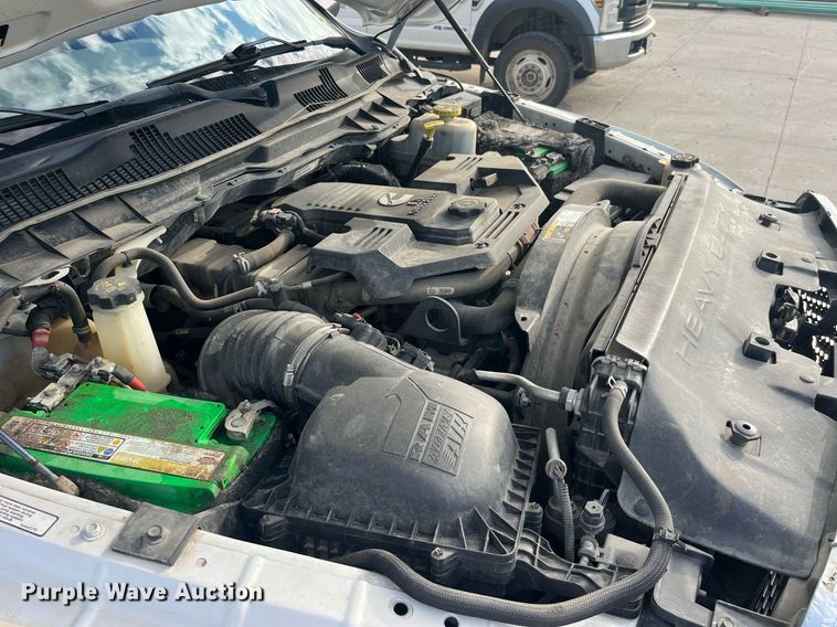 image for item DP2068 2016 Dodge Ram 5500 Heavy Duty  truck cab and chassis