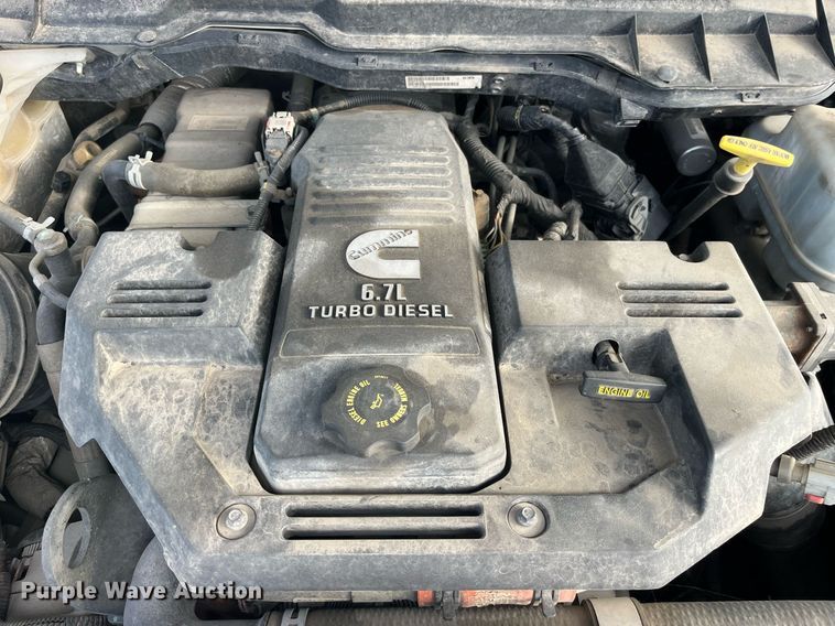 image for item DP2068 2016 Dodge Ram 5500 Heavy Duty  truck cab and chassis