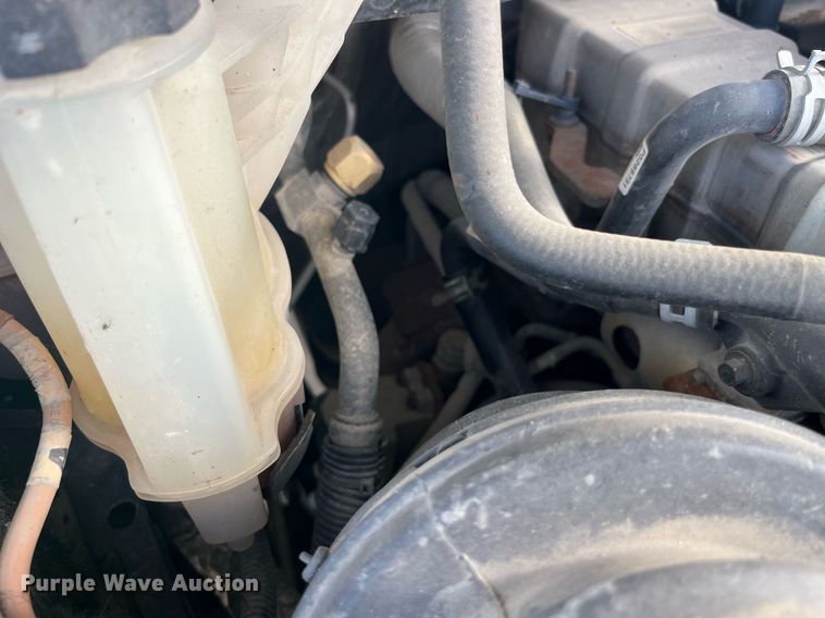 image for item DP2068 2016 Dodge Ram 5500 Heavy Duty  truck cab and chassis