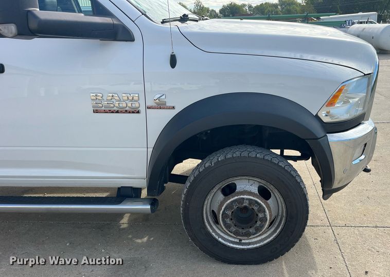 image for item DP2068 2016 Dodge Ram 5500 Heavy Duty  truck cab and chassis