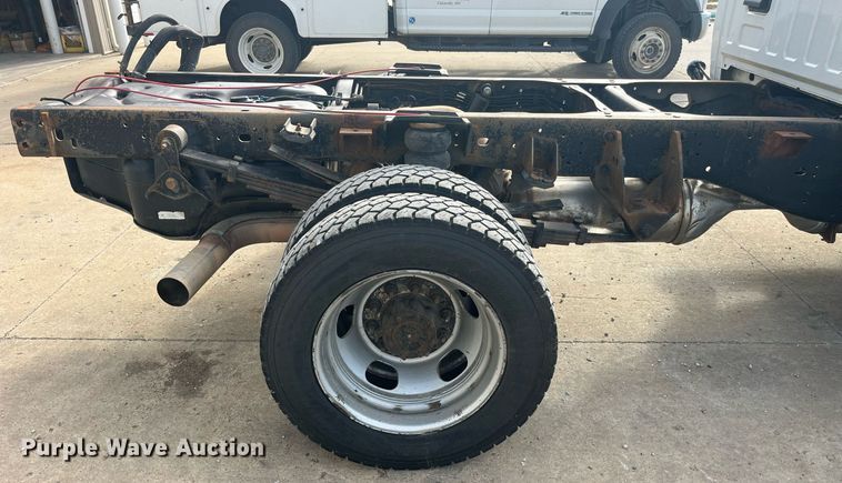 image for item DP2068 2016 Dodge Ram 5500 Heavy Duty  truck cab and chassis
