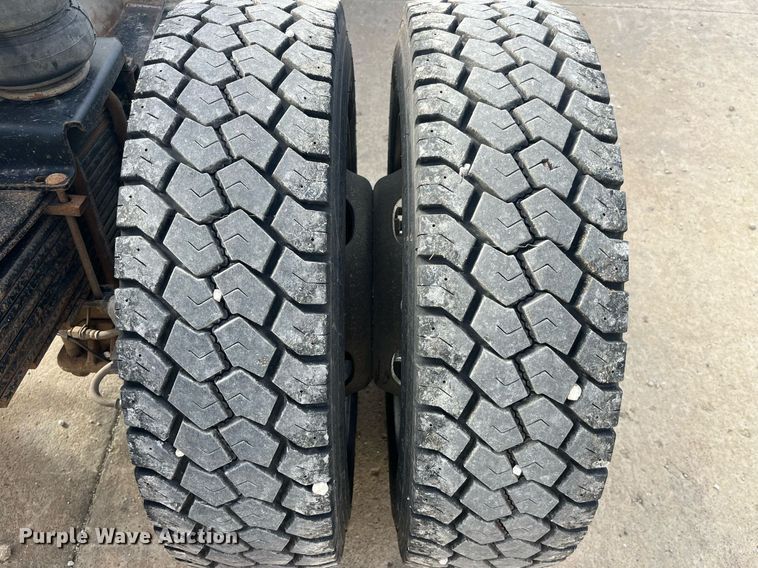 image for item DP2068 2016 Dodge Ram 5500 Heavy Duty  truck cab and chassis