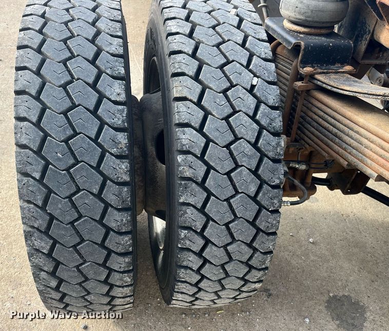 image for item DP2068 2016 Dodge Ram 5500 Heavy Duty  truck cab and chassis