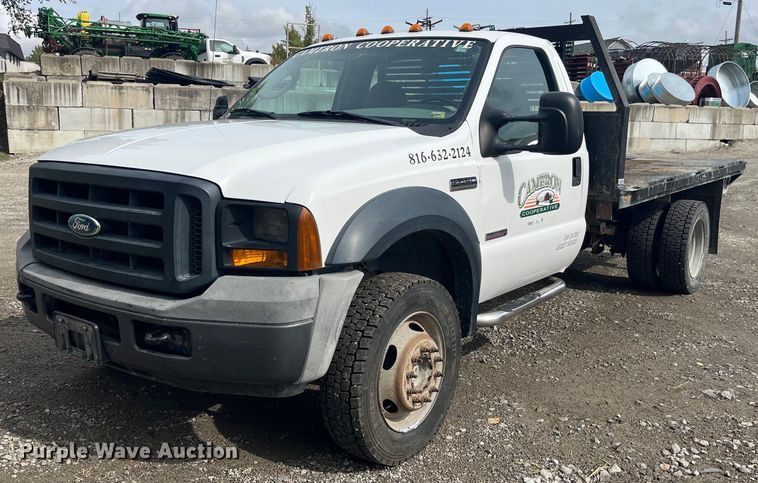 image for item DP2101 2006 Ford F450 Super Duty XL  flatbed truck