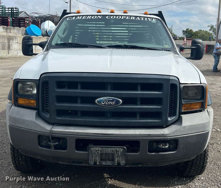image for item DP2101 2006 Ford F450 Super Duty XL  flatbed truck