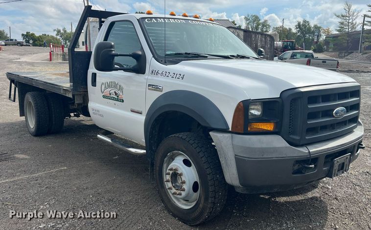 image for item DP2101 2006 Ford F450 Super Duty XL  flatbed truck