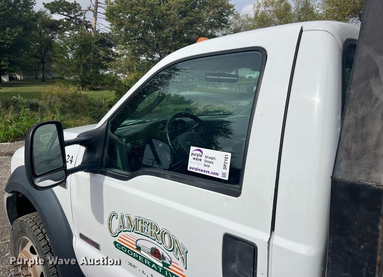 image for item DP2101 2006 Ford F450 Super Duty XL  flatbed truck